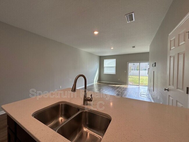 Building Photo - 9798 Fiddleback Ln