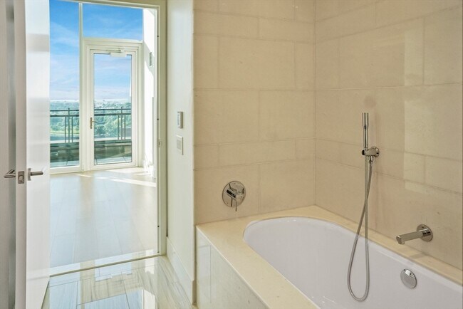 Building Photo - 100 Lovejoy Pl