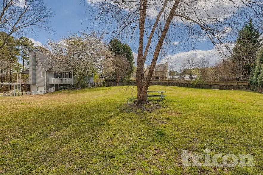 Building Photo - 757 Cedarcrest Rd