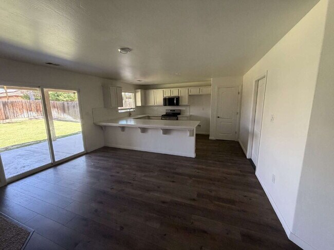 Building Photo - Beautifully Remodeled 4 Bed, 2 Bath Home with Spacious Backyard!