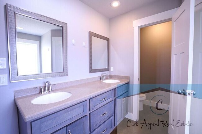 Building Photo - Beautiful, spacious 3 bed / 2 bath recently built home (Nettleton Schools) - fenced back yard!!