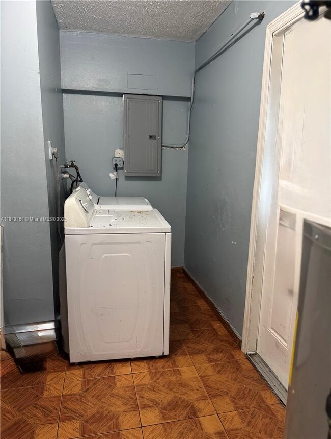 Building Photo - 717 SW 79th Ave