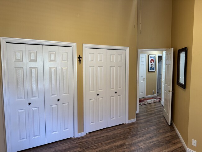 Building Photo - 1004 Uri Ln