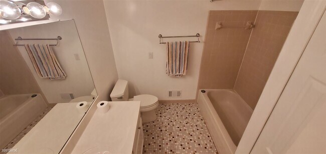 Building Photo - 2 br, 1 bath Condo - 50031 S Benny Ct