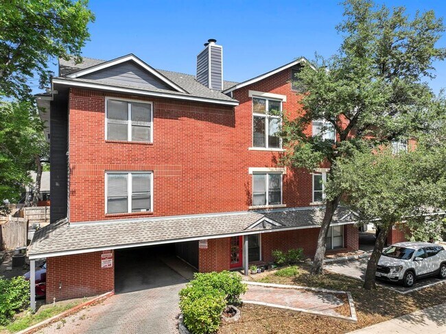 Building Photo - 2804 Rio Grande St