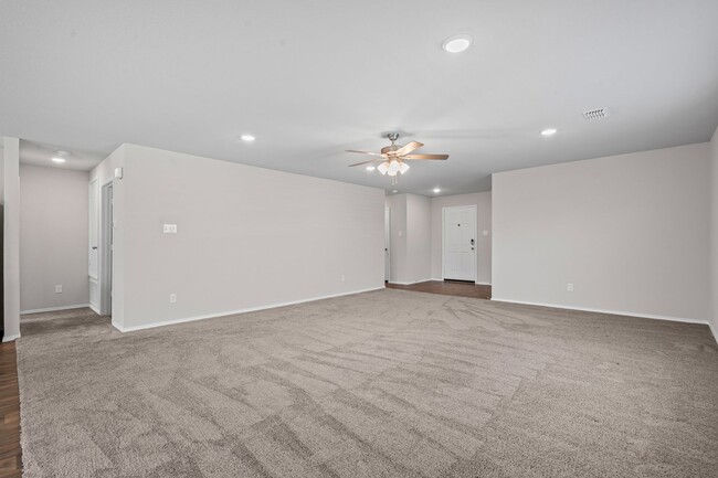 Building Photo - Craftsman in Cleburne