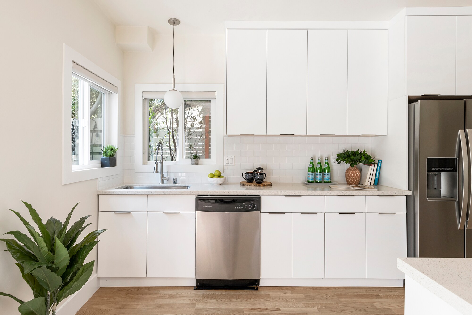 Building Photo - 617 6th Ave