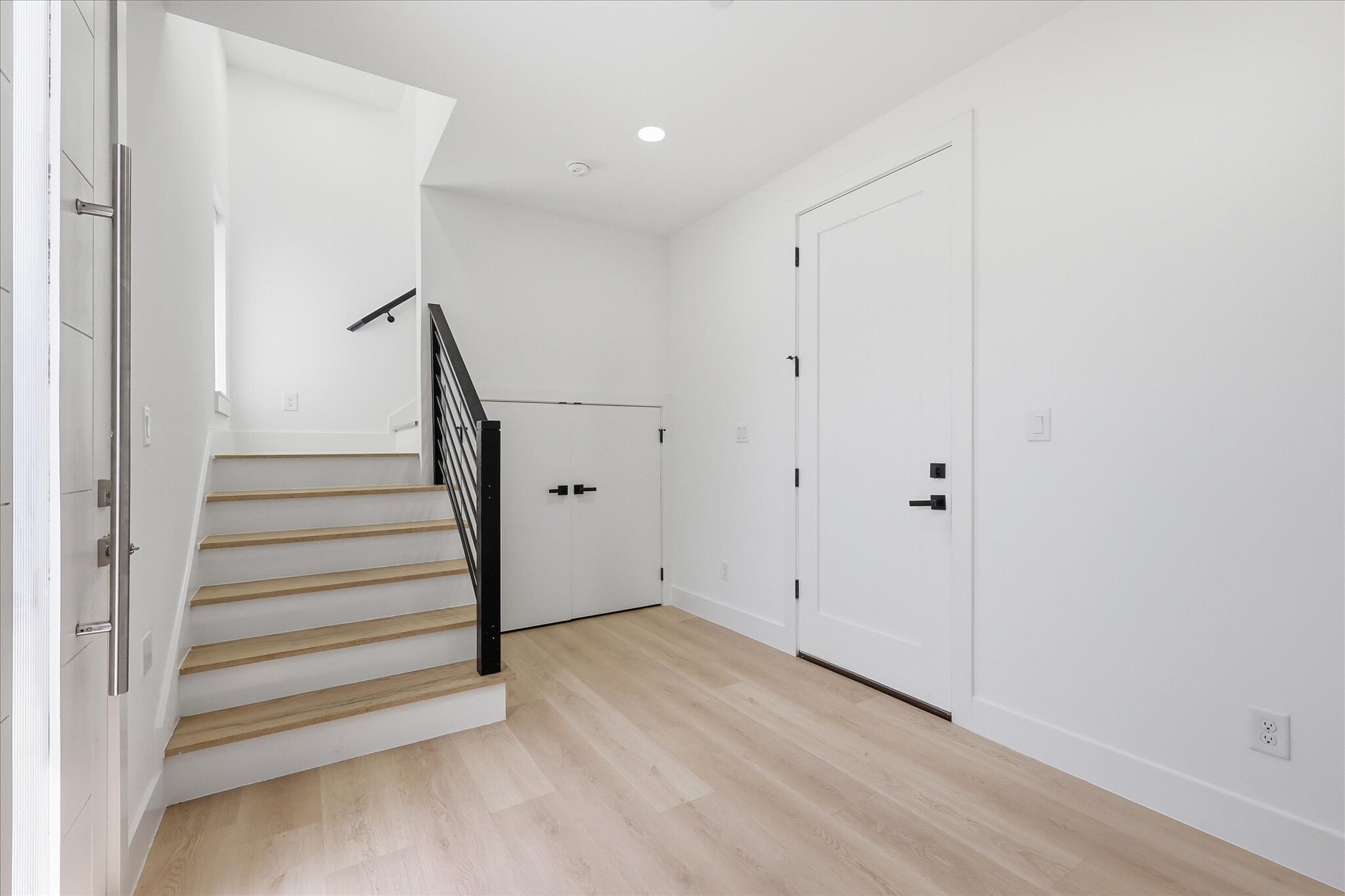 Building Photo - 2015 California Dr
