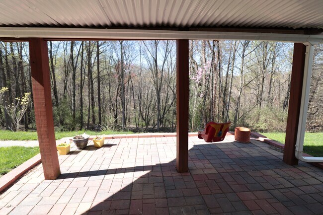 Building Photo - "COMING SOON" Spacious 4 + 2.5 SFH + Renov...