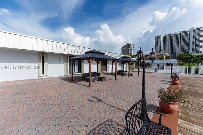 Building Photo - 3551 NE 169th St