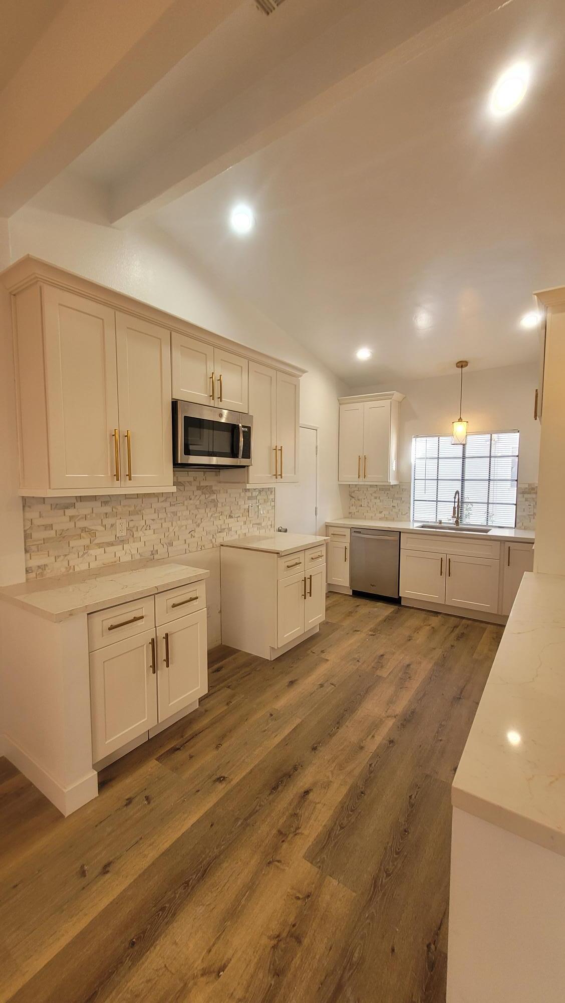 Kitchen - 15340 Murray Ave