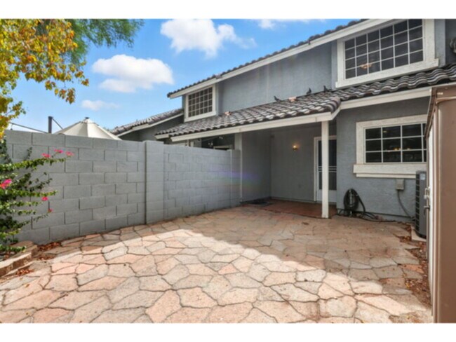 Building Photo - Chandler Townhouse with Double Ensuites