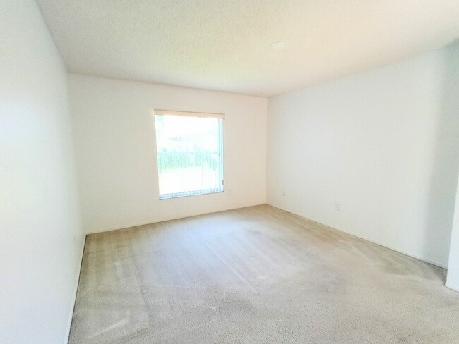 Building Photo - SUMMER SPECIAL 1/2 OFF FIRST MONTH'S RENT ...