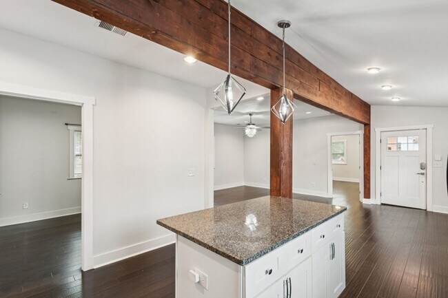 Building Photo - North Nashville Bungalow
