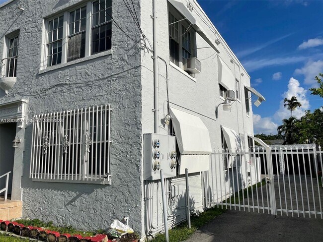 Building Photo - 3364 SW 2nd St