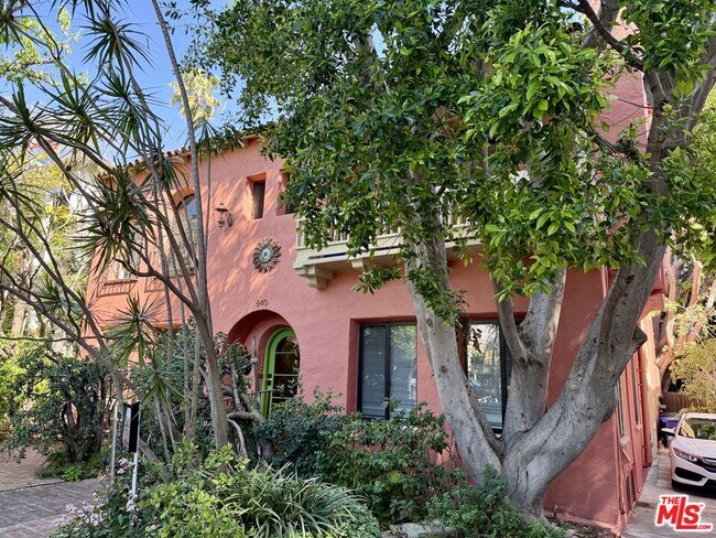 Building Photo - 840 Huntley Dr