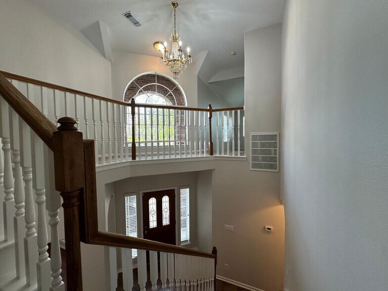 Building Photo - 9210 Memorial Grove Dr