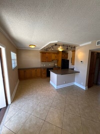 Building Photo - 305 E Ocean Ave