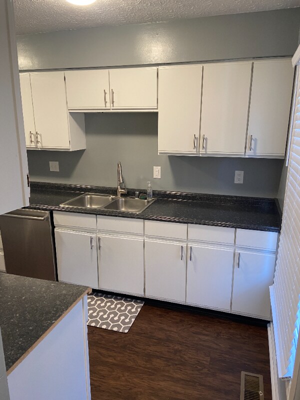 Building Photo - 3134 High Ridge Dr