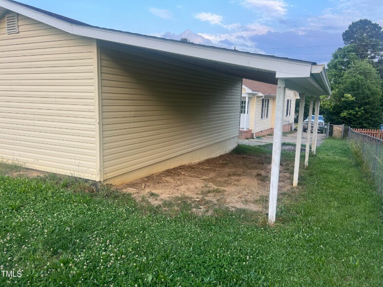 Building Photo - 404 Cardinal Dr