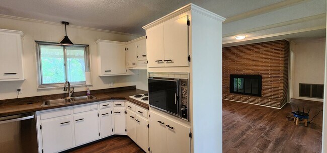 Building Photo - 6836 Bacon Ln