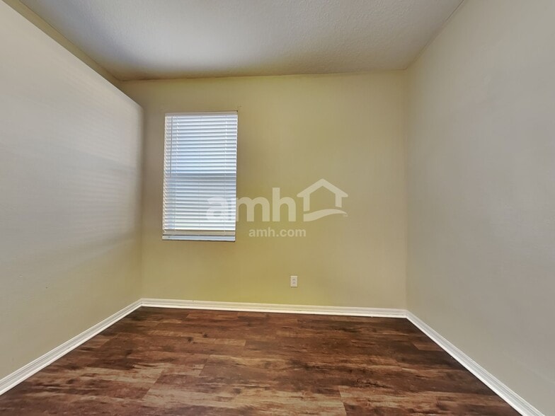 Building Photo - 1913 Sedgefield St