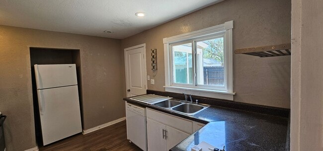 Building Photo - 1404 S Avenue I
