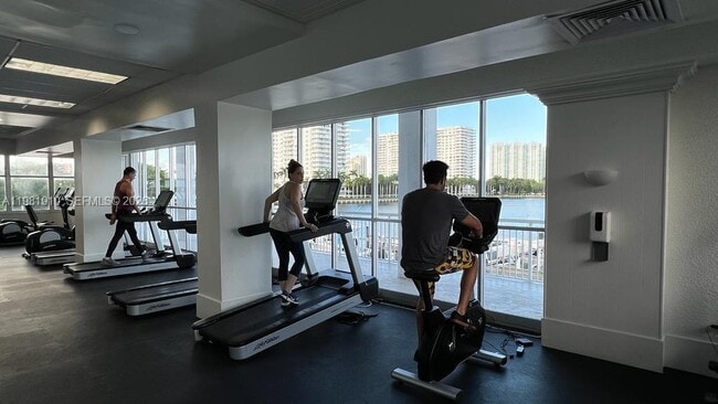 Building Photo - 18061 Biscayne Blvd