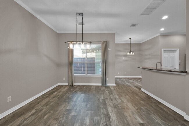 Building Photo - 9222 Sunlight Oak Ln