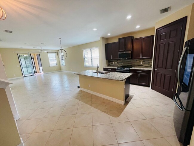 Building Photo - ? Stunning 5-Bedroom Home for Rent in Tusc...