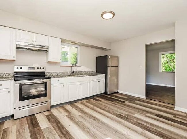 Building Photo - 1740 Windemere Dr