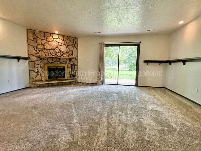 Building Photo - 2707 Fairway Dr