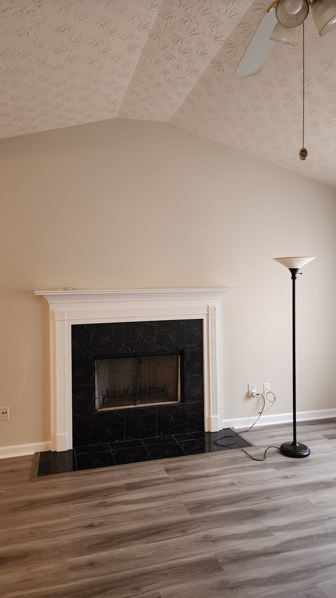 Building Photo - 45 Spring Valley Way