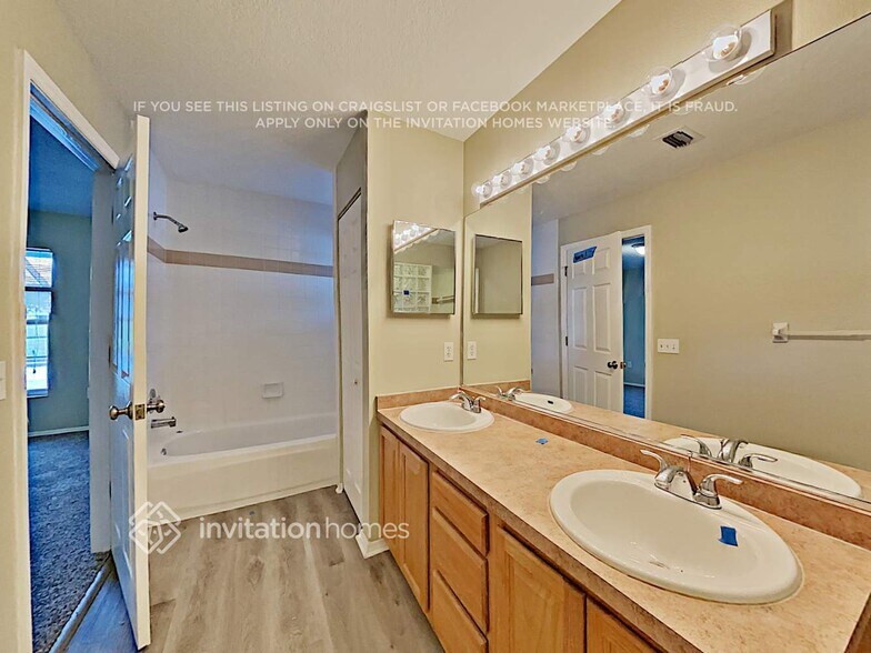 Building Photo - 13531 2nd Ave NE