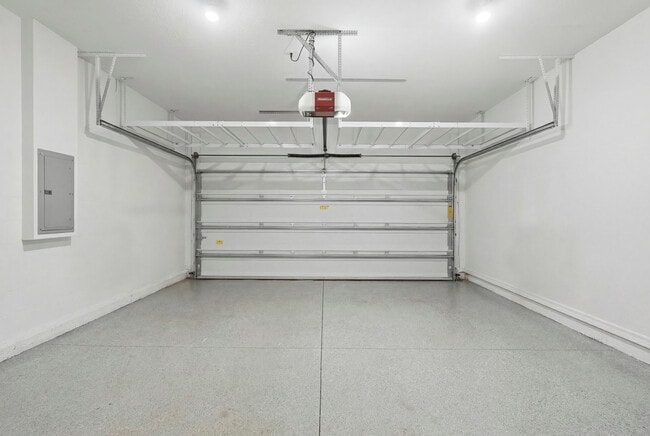 Building Photo - Bay Isle II