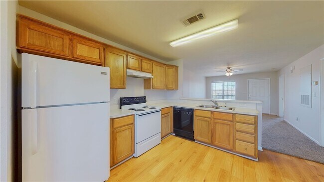 Building Photo - 1511 Hollow Hill Dr