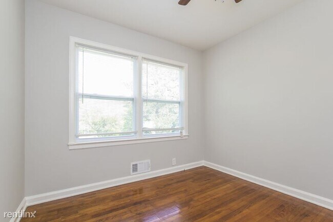 Building Photo - 3 br, 1 bath House - 3235 Bluebird Ln