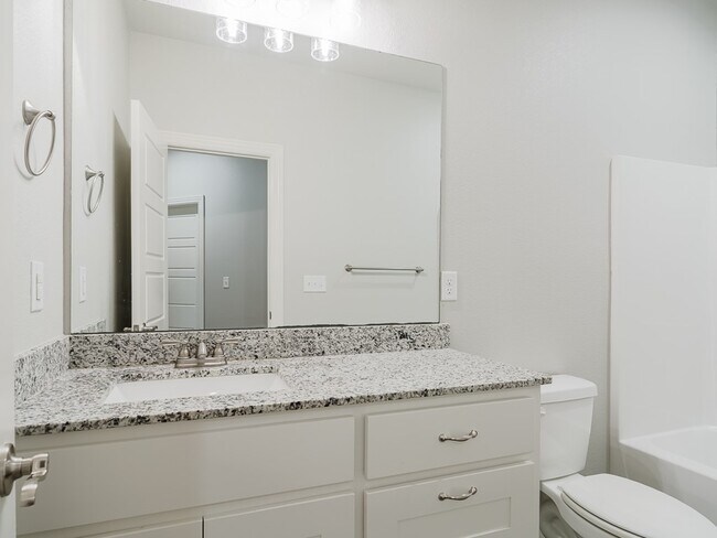 Building Photo - 940 W Ashmore Landing Loop