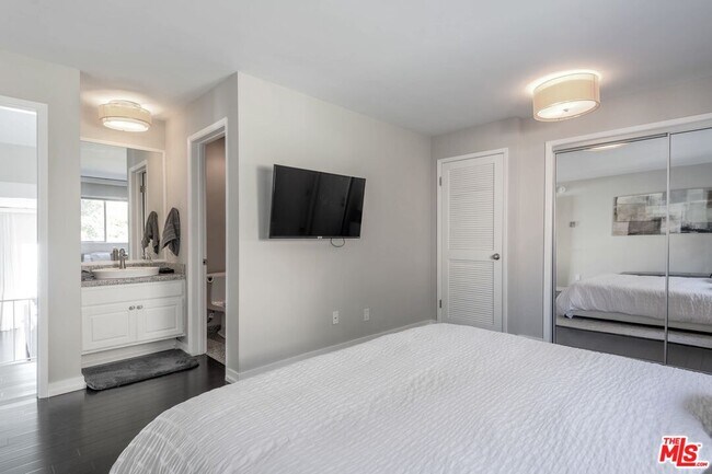 Building Photo - 18065 W Coastline Dr