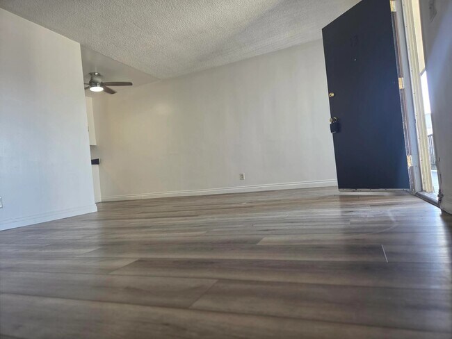Interior Photo - 2346 W. 18th St