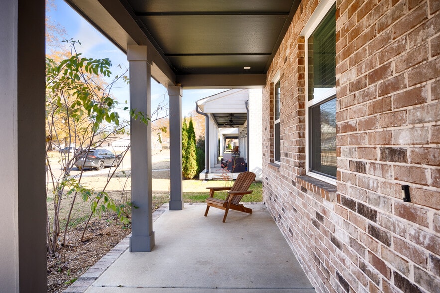 Building Photo - 2907 8th Ave SW