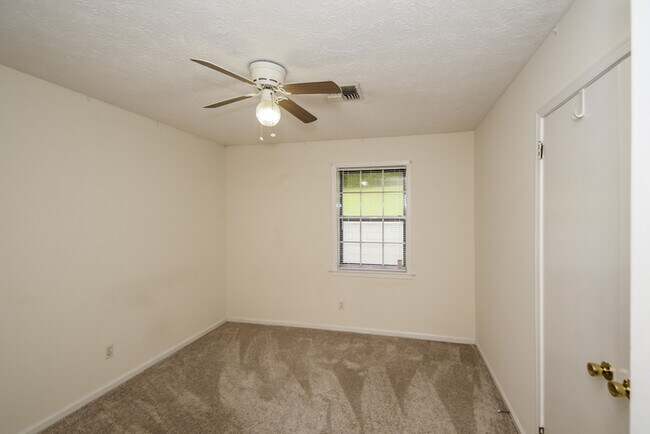 Building Photo - 623 Marlyn Dr