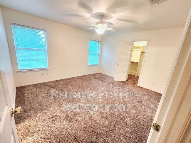 Building Photo - 1102 Turkey Creek Ct