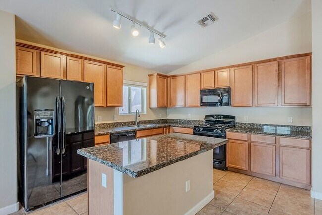 Building Photo - Bright & Airy 4-Bedroom in Willow Ridge Co...
