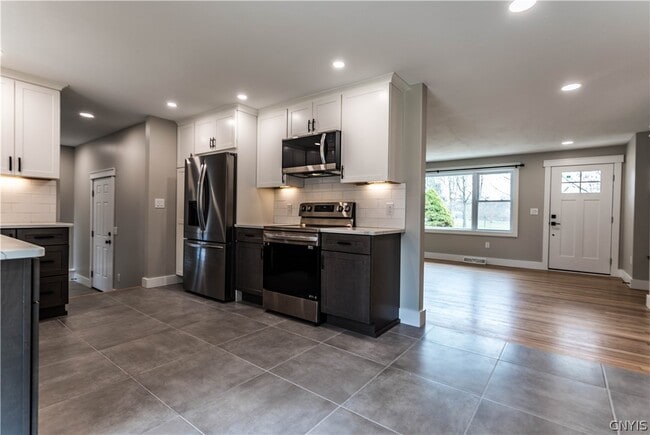 Building Photo - 87 Brown St