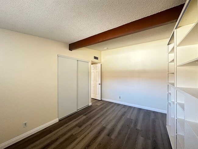 Building Photo - Washington & Jones