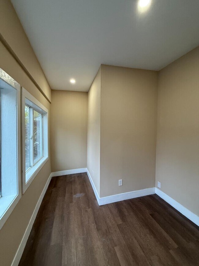 Building Photo - 249 2nd St