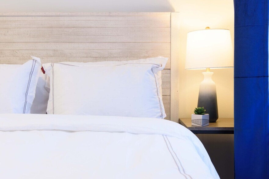 Building Photo - 240e E 75th St