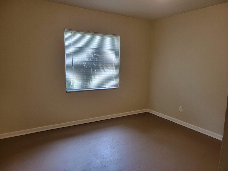 Building Photo - 1901 E Noel St