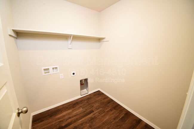 Building Photo - 3004 E 12th St